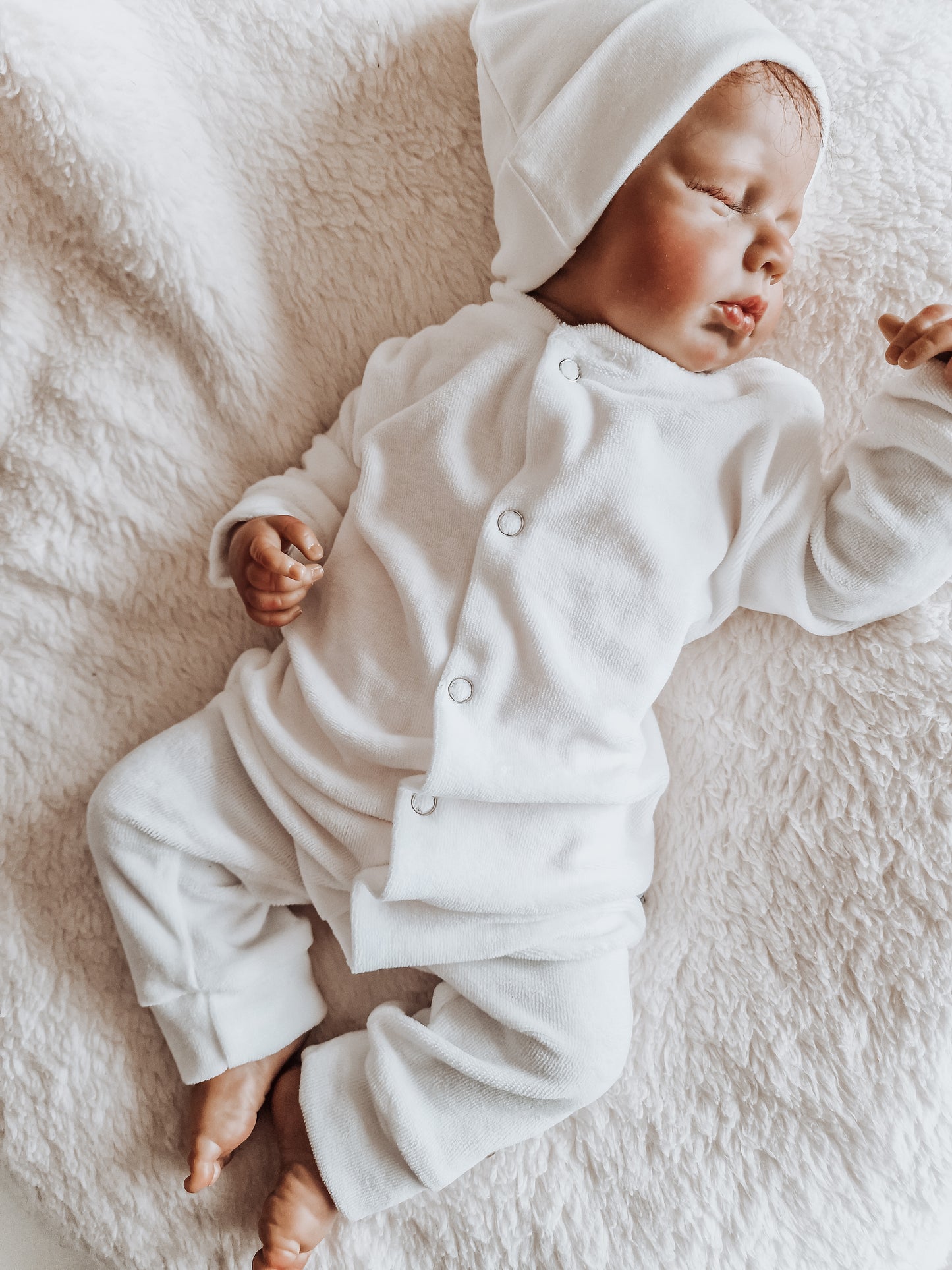 boxpakje met naam personaliseren in de kleur nicky white met een baby knoopmuts