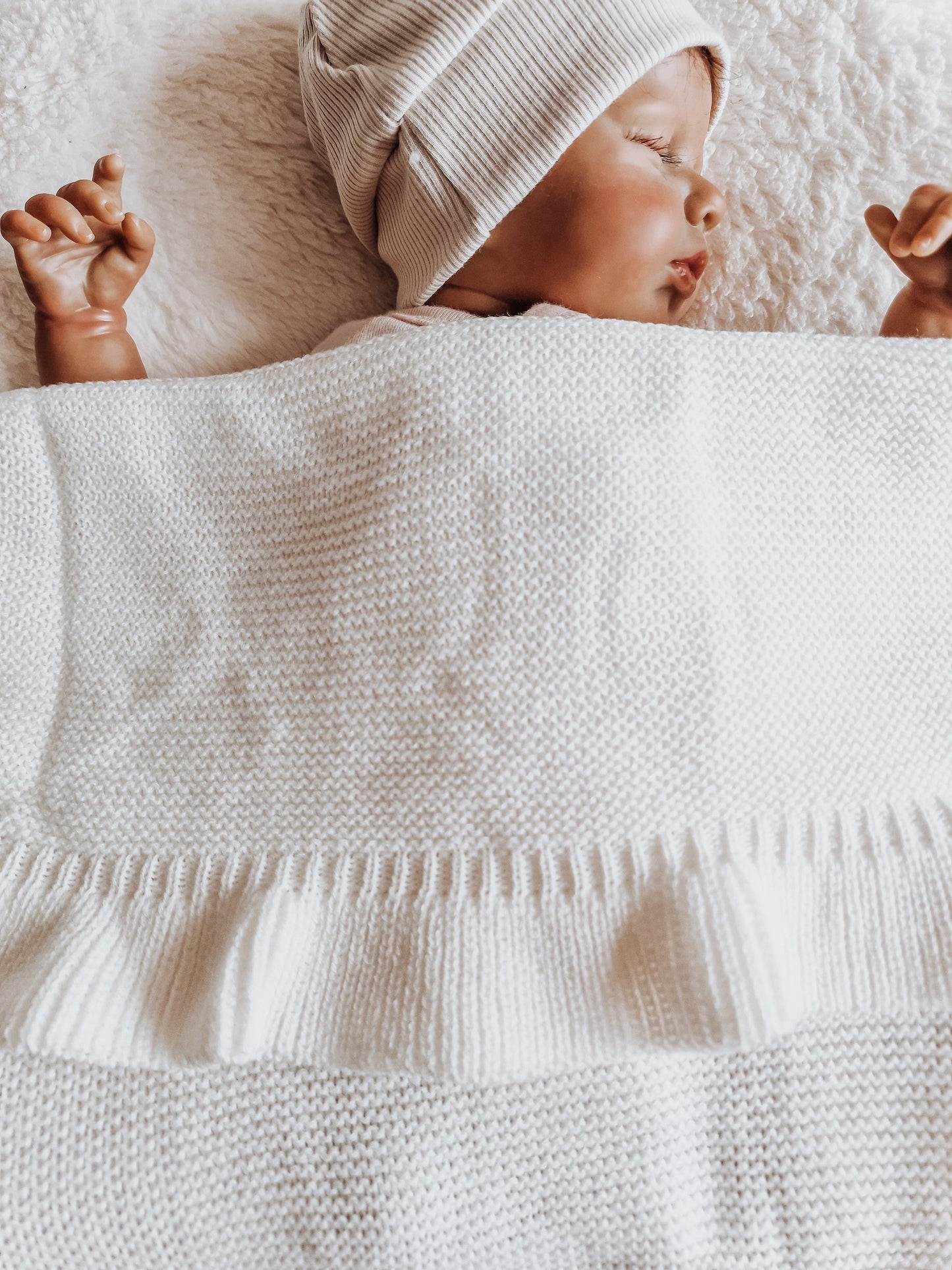 Ruffle deken met naam | Gebreid biologisch | Ecru