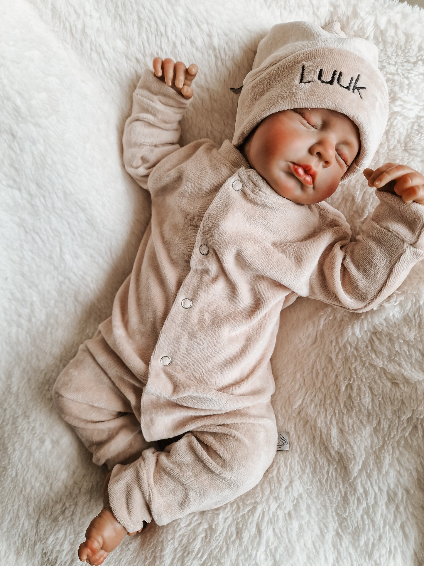 Babymuts met naam | Nicky Beige