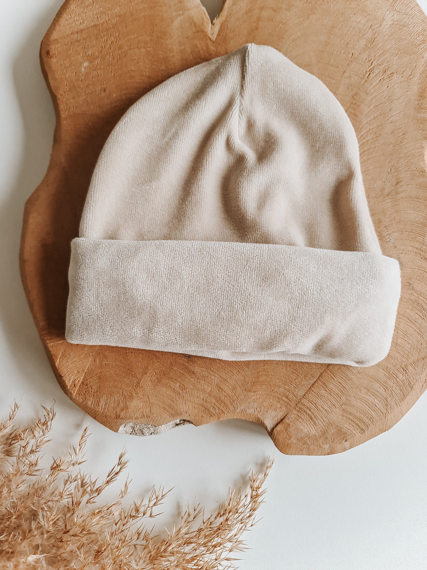 Babymuts met naam | Nicky Beige