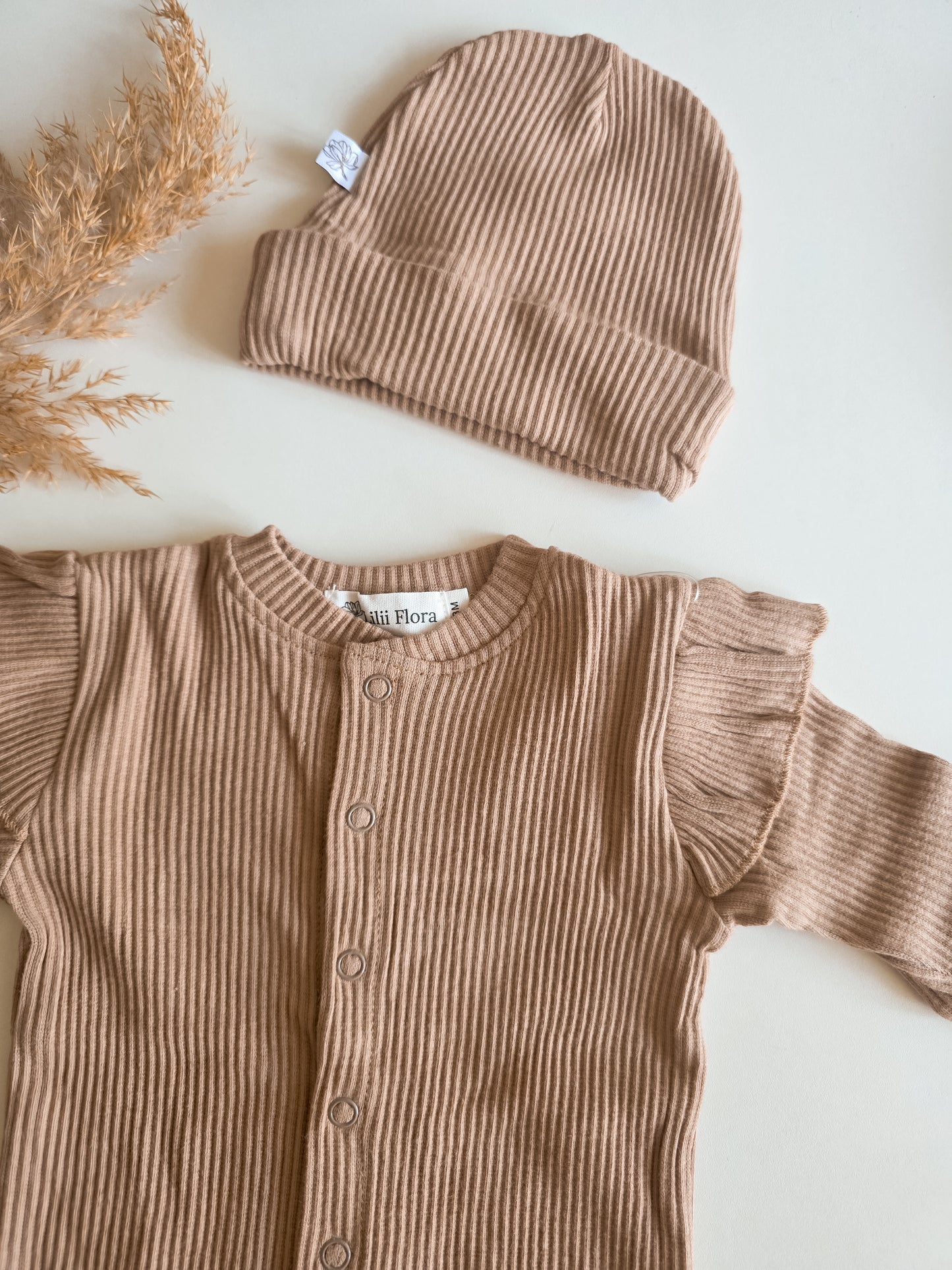 Babygrow with name | Organic | Ruffle Rib Walnut