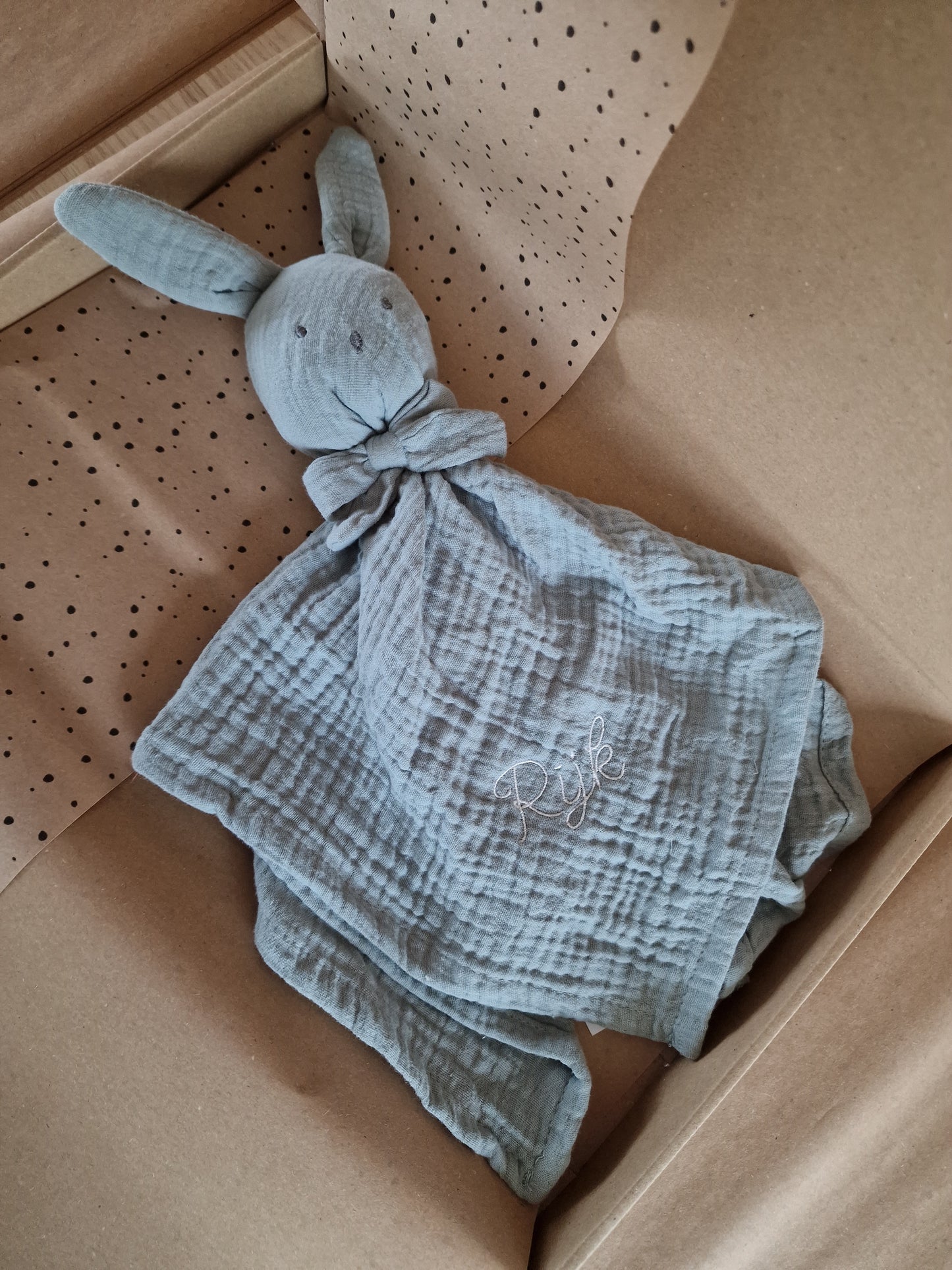 knuffelkonijn geborduurd met naam muslin