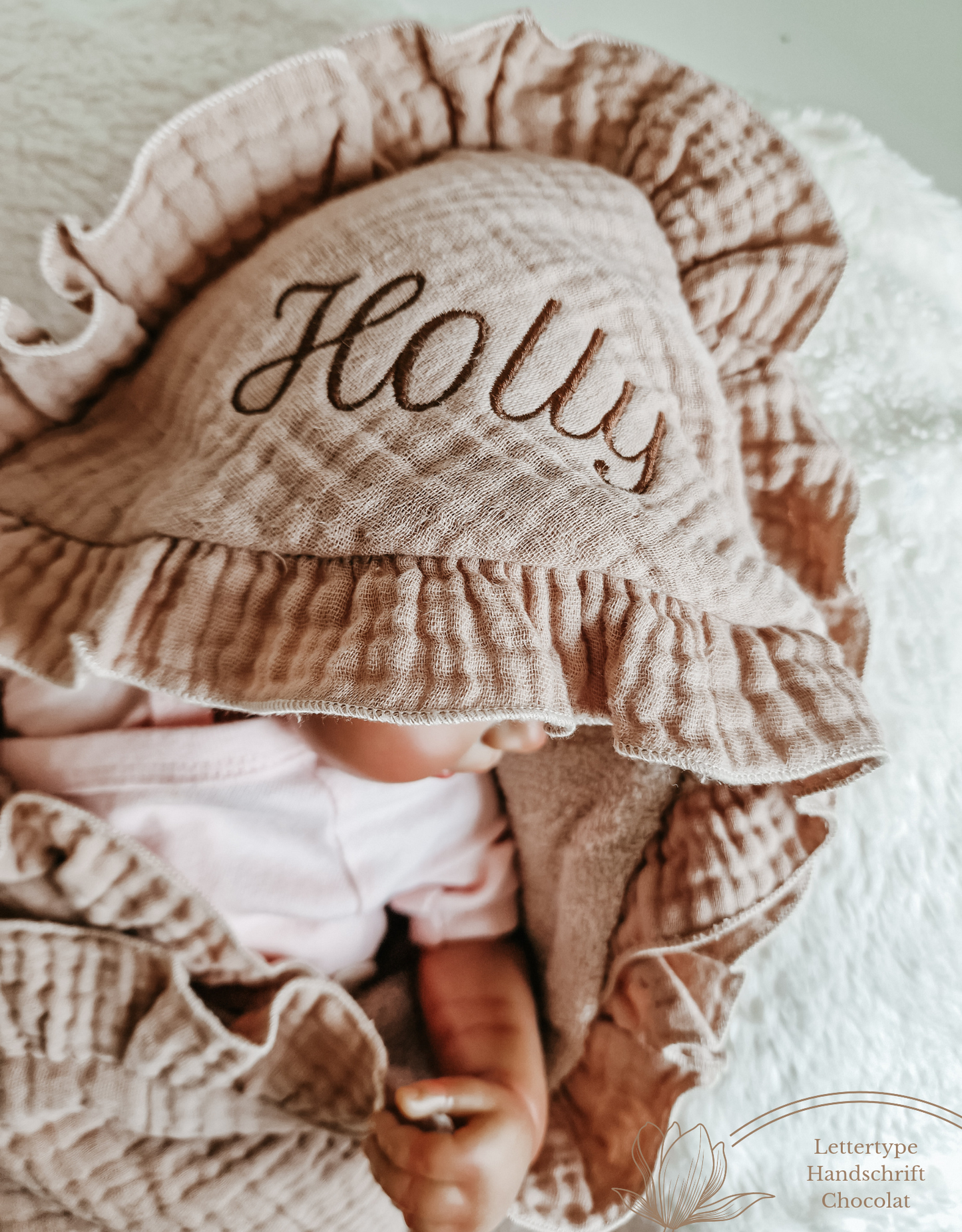 Badcape biologisch met ruffle met naam