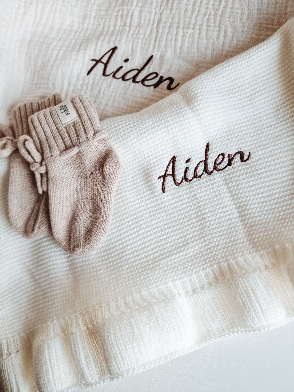 Ruffle deken met naam optioneel | Gebreid biologisch | white