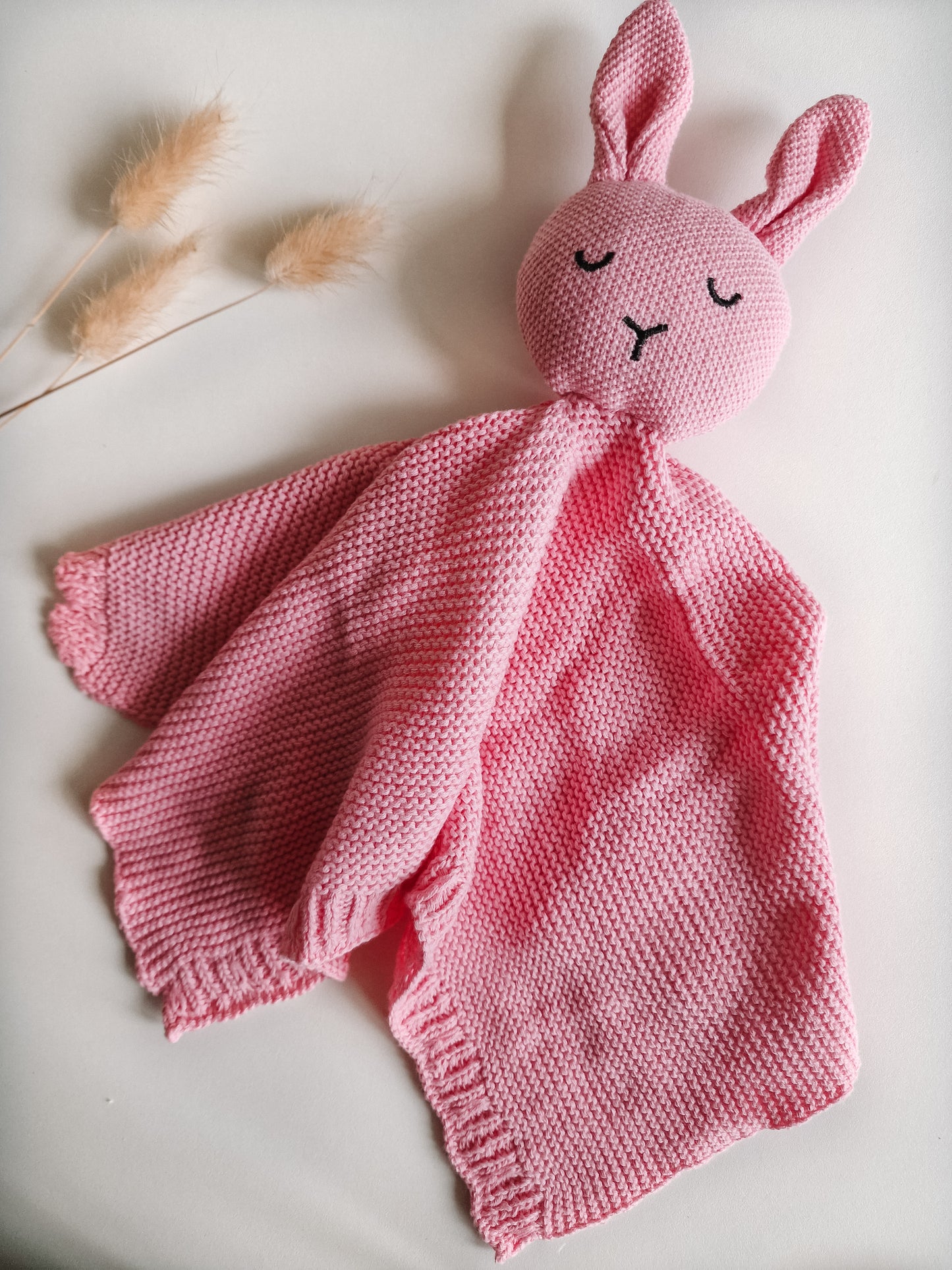 Knuffeldoekje konijn gebreid Roze met naam