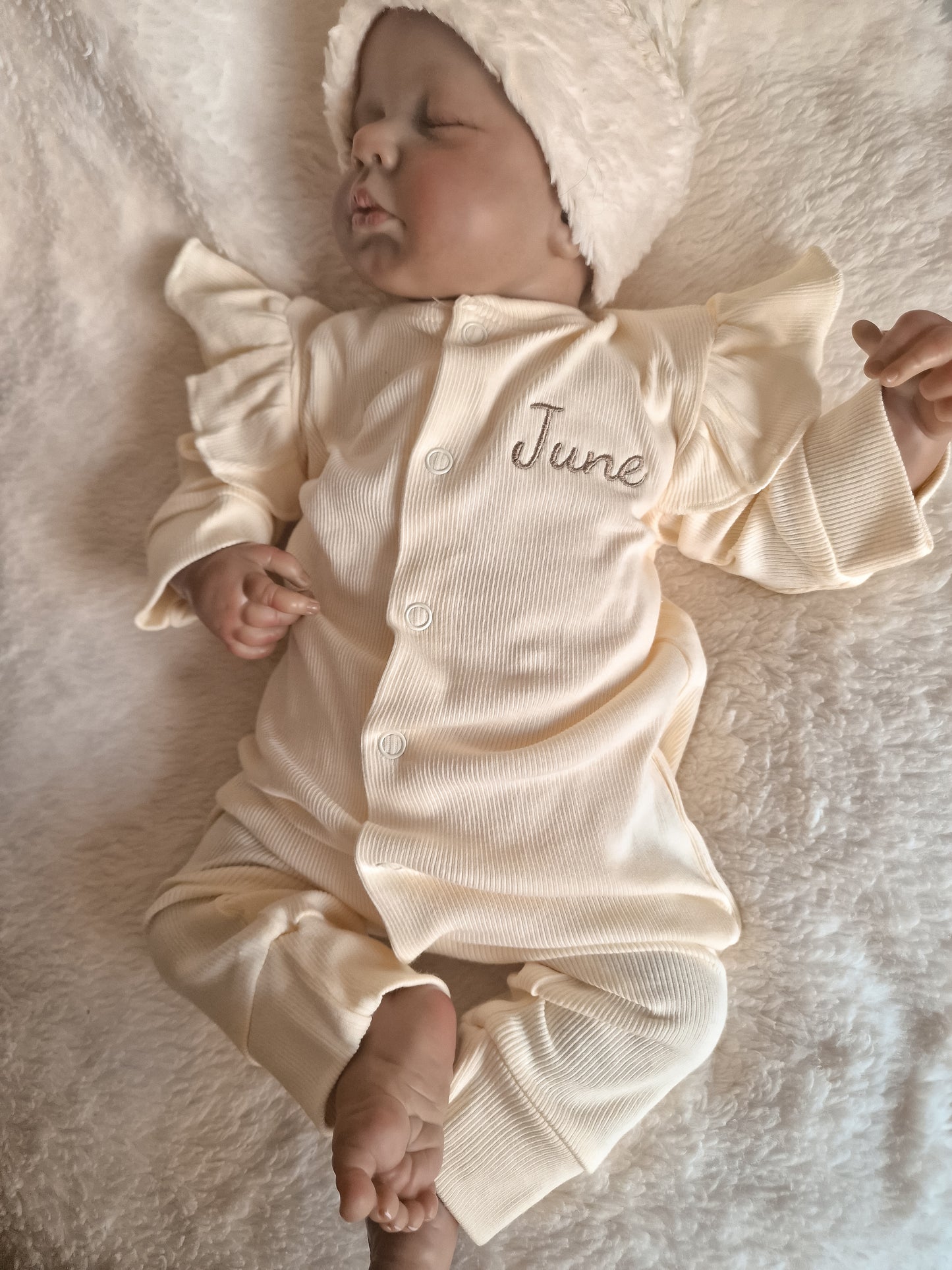 Baby knoopmuts met naam | Rib Vanille