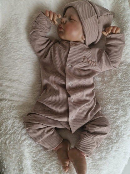 Baby knoopmuts met naam | Rib | Mokka