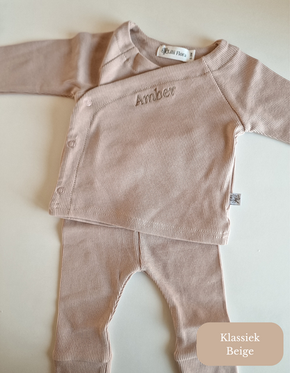 Geboorte pakje | Broekje met overslagshirt | Rib | Almond