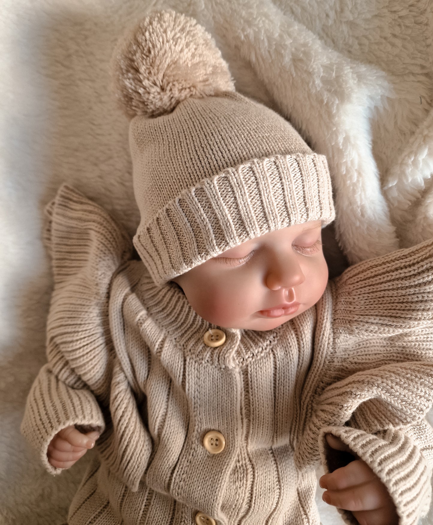 Babymuts met naam | Biologisch & Gebreid | Pompom |Beige