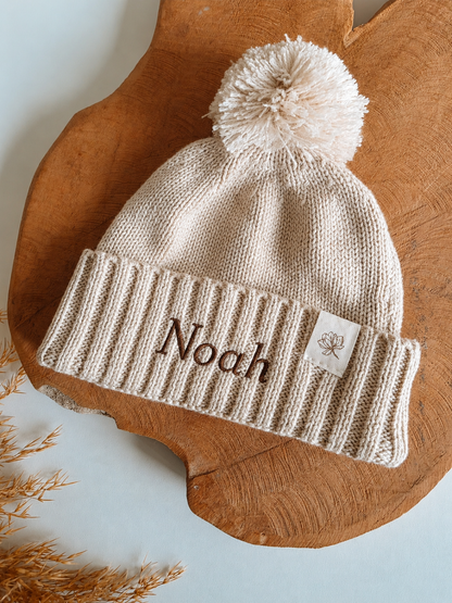 Babymuts met naam optioneel | Biologisch & Gebreid | Pompom |Beige