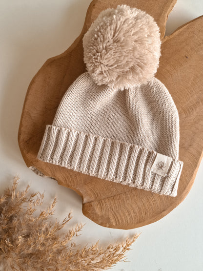 Babymuts met naam | Biologisch & Gebreid | Pompom |Beige