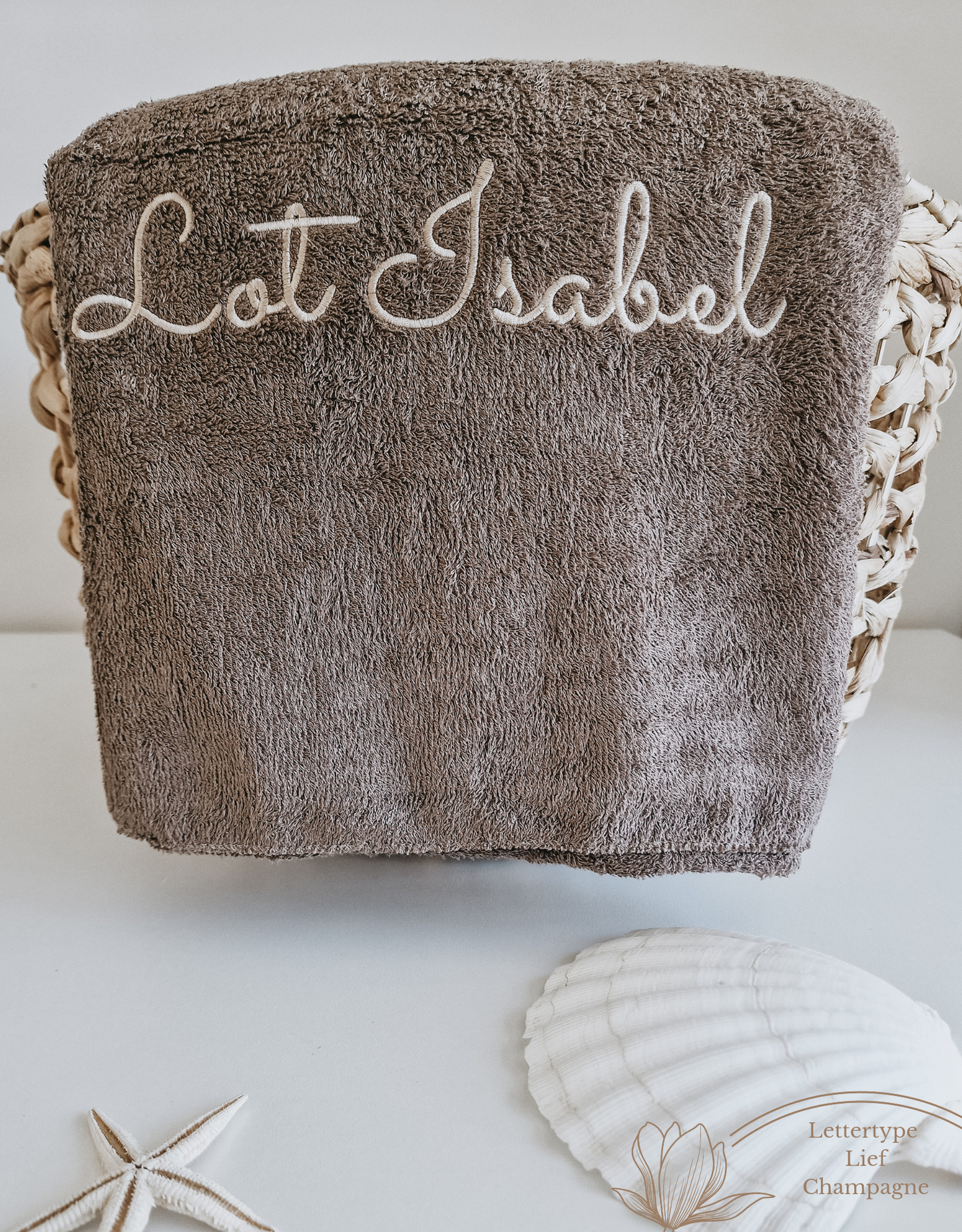 Luxury bamboo children's towel with name | Earth brown